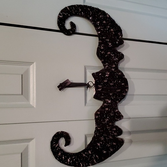 Hanging black and silver bat - Picture 3 of 3